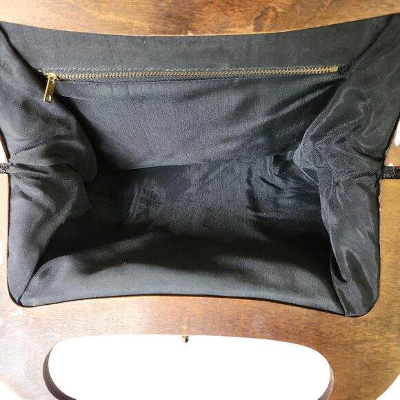 Vintage Floral Tapestry Handbag With Wooden Handle & Brass Clasp Closure - Picture 4 of 16